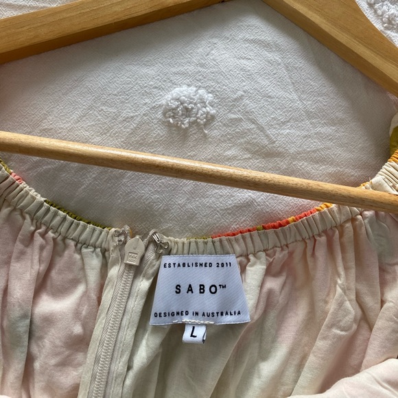 Colourful short sleeve sabo dress - Picture 3 of 3